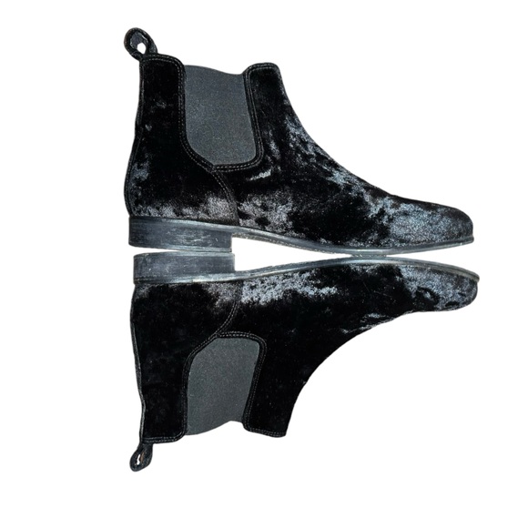 Urban Outfitters Shoes - Urban Outfitters Velvet Chelsea Boots Size 9